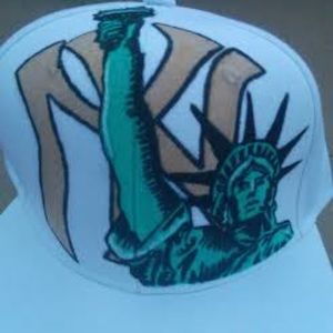 Hand painted ny yankee snapback